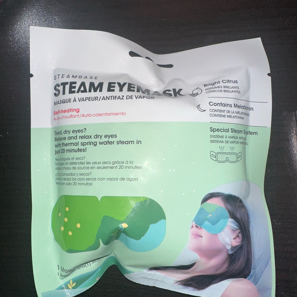Steam Eye Mask in White and Green